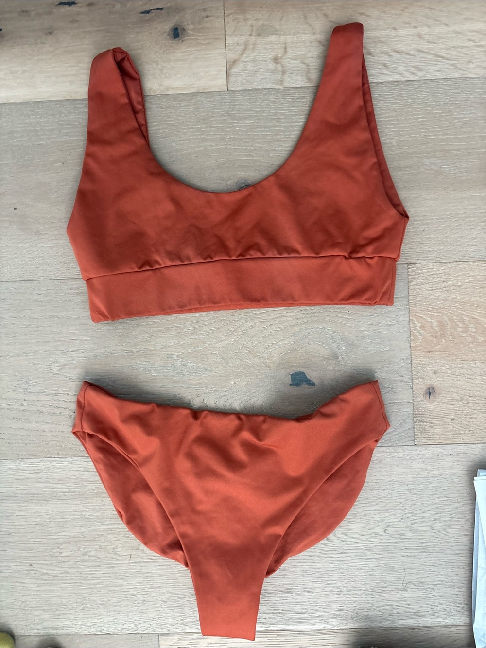 Londre bodywear sport scoop top sculpting clay size M